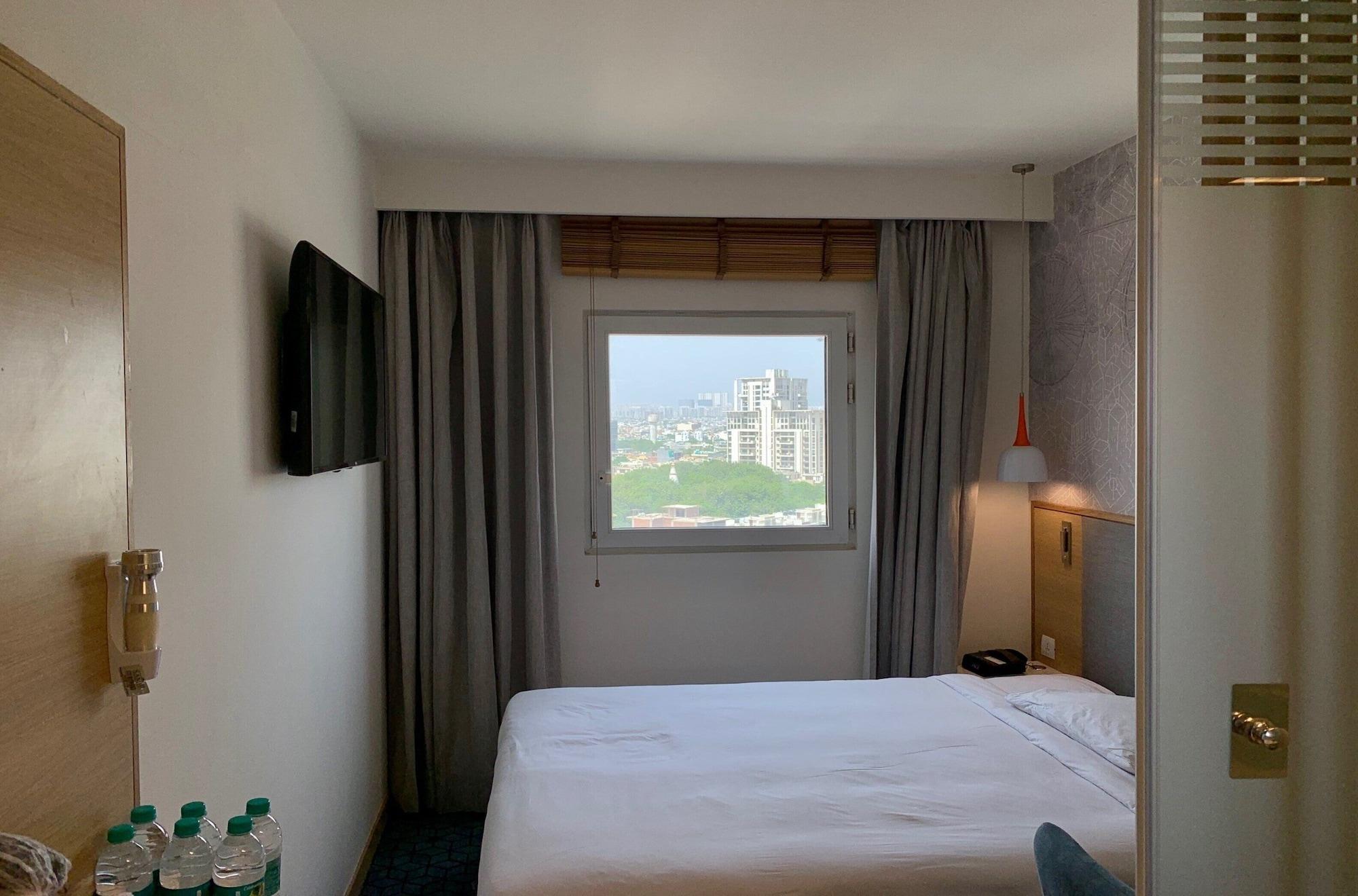 Holiday Inn Express Gurugram Sector 50 By Ihg Gurgaon Exterior foto