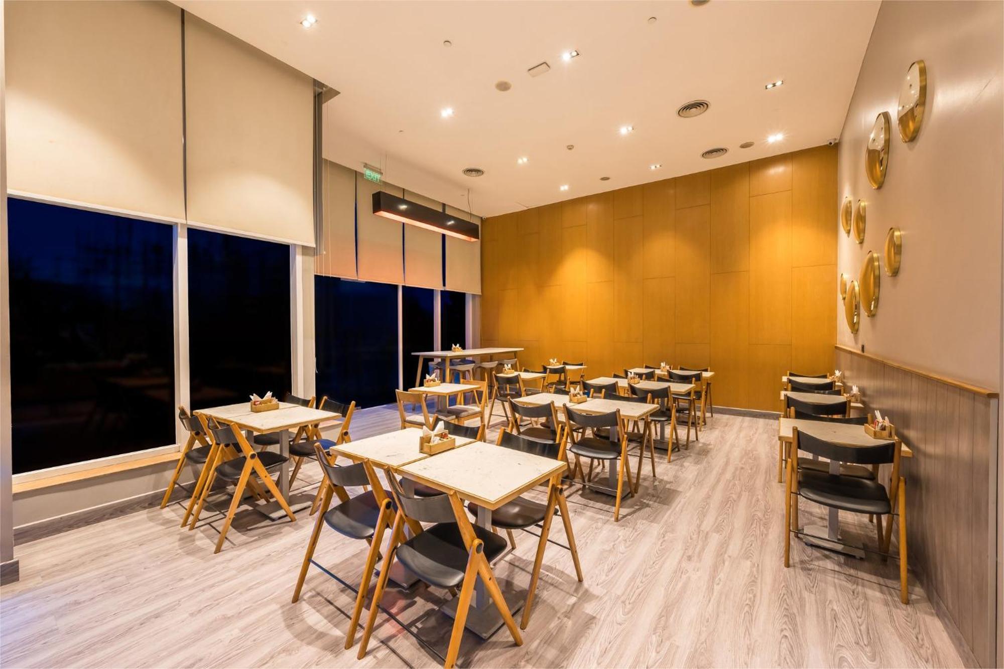 Holiday Inn Express Gurugram Sector 50 By Ihg Gurgaon Exterior foto
