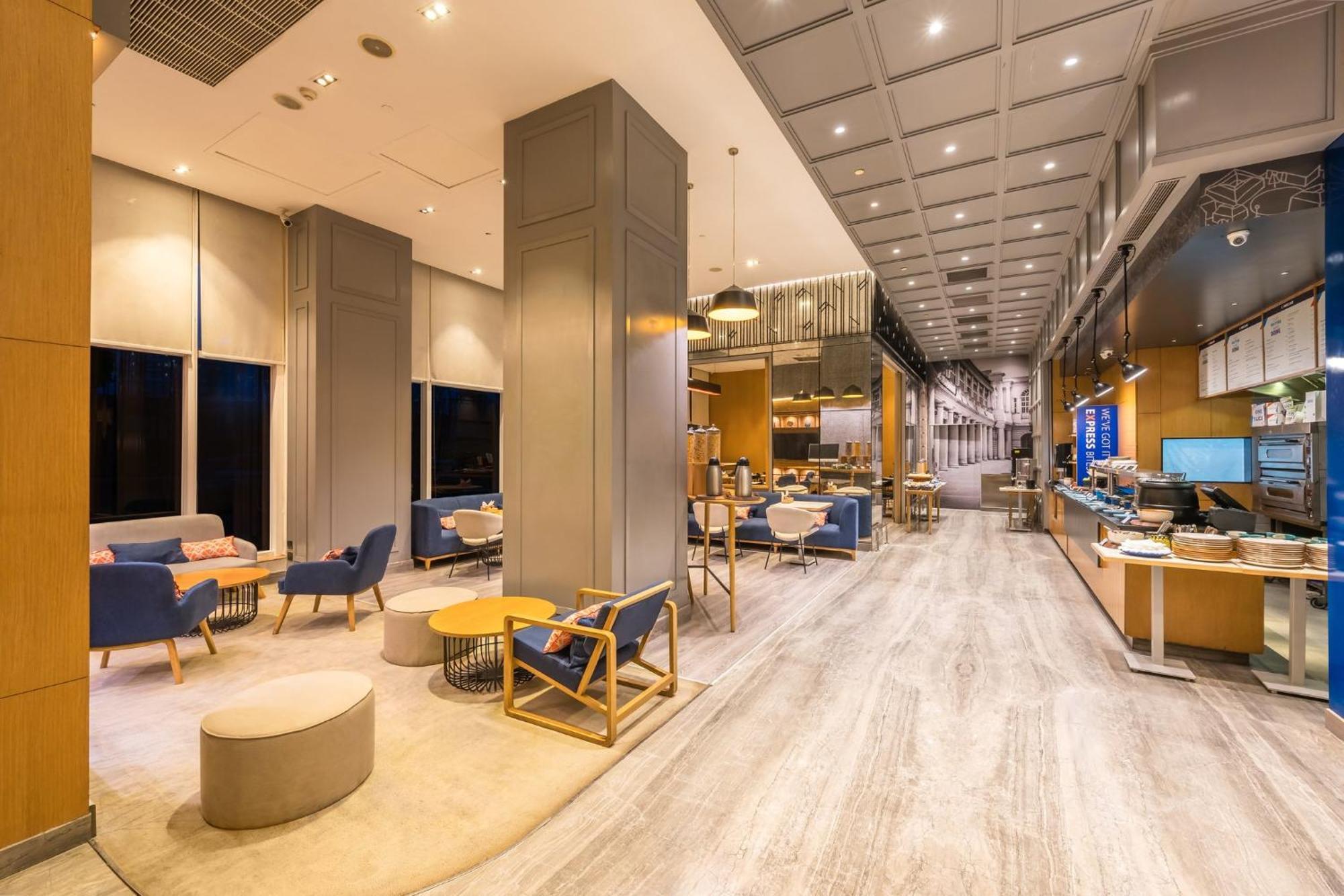 Holiday Inn Express Gurugram Sector 50 By Ihg Gurgaon Exterior foto